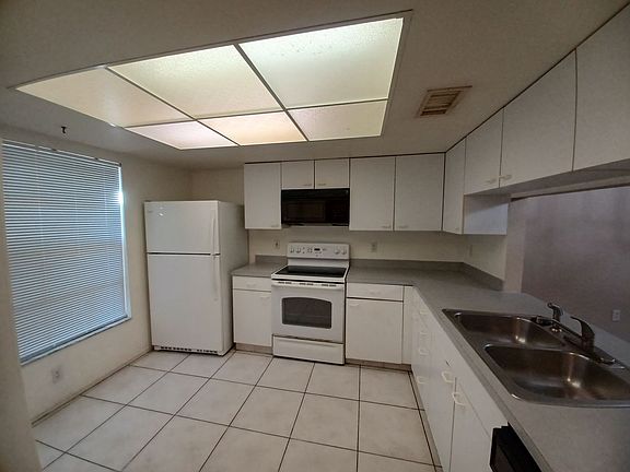 3rd image of 1503-1505 SE 24th Ave #5460c9c95
