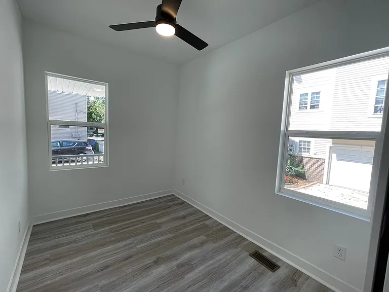 2275 W 11th St — Photo 9