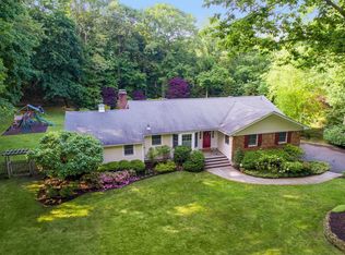 19 Springwood Path, Syosset, NY 11791