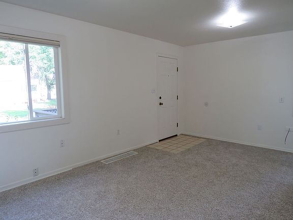 5th image of 632 Saint Johns Ave APT 3