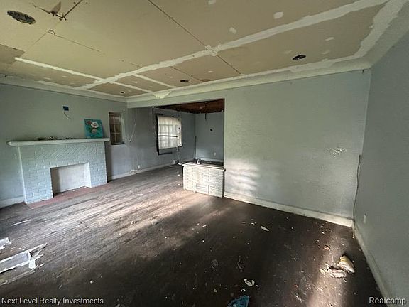 2nd image of 8854 Pinehurst St