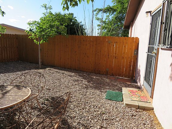 3rd image of 1812 Louise Cir