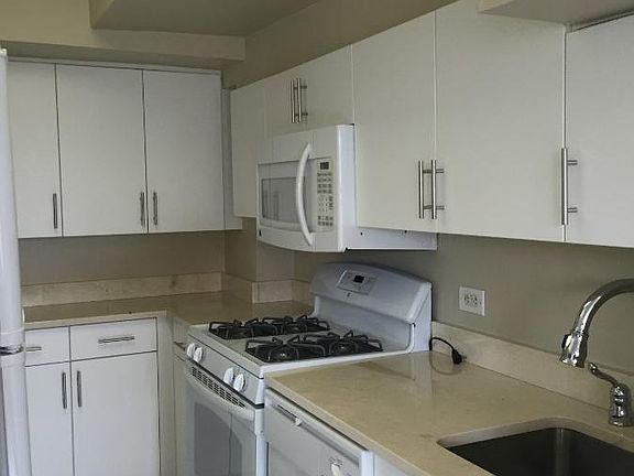 3rd image of 250 E 31st St APT 8A