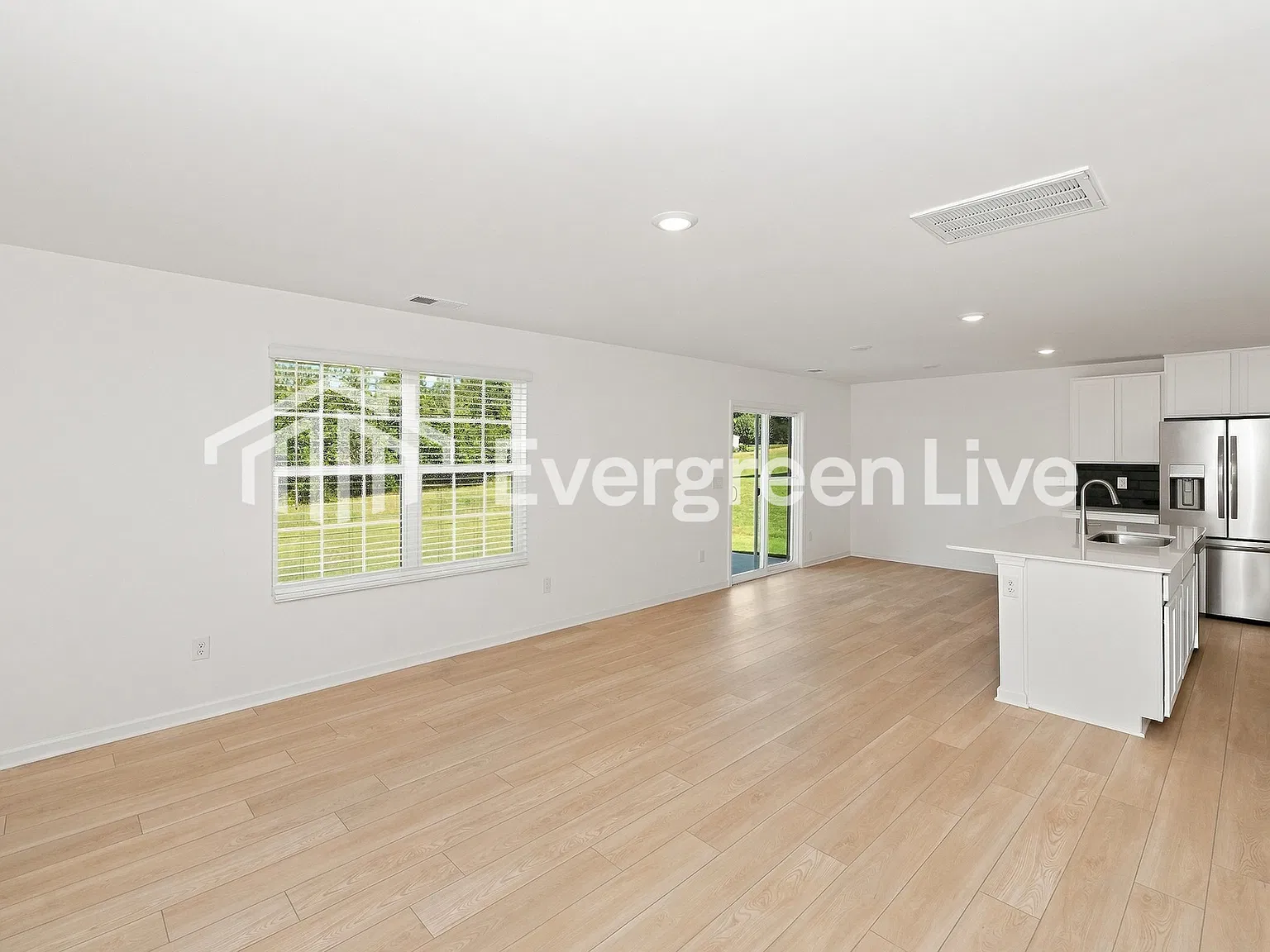 3 bed, 2.5 bath, 1665 sqft, $1,775 — Photo 3