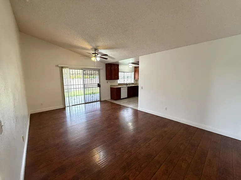 560 S Quince Ave — Photo 4