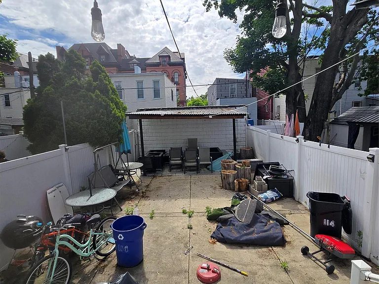 114 Essex St — Photo 8