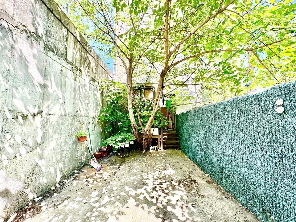 1st image of 890 Bergen St #1V