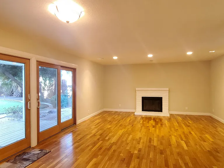 16745 Spring Hill Ct — Photo 5