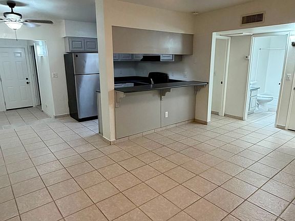 4th image of 8836 E Arbor St