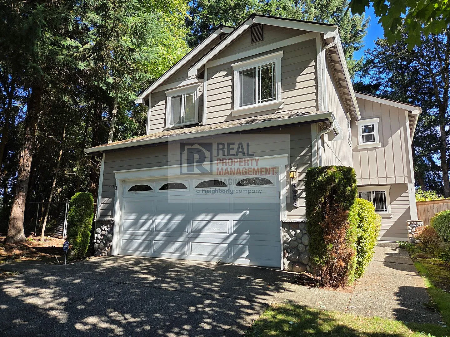 Check out this beautiful 3 bedroom, 2.0 bath gated community home! — Photo 2