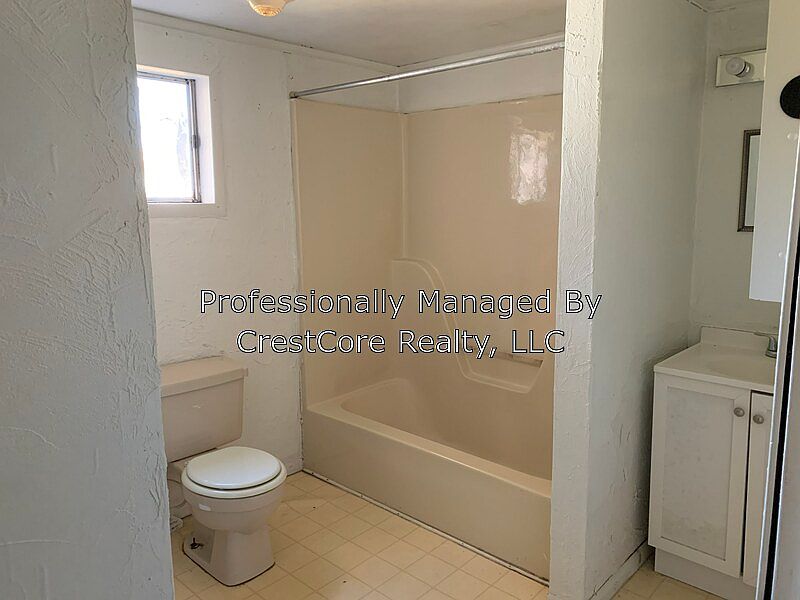 2nd image of 814 Tibbs St