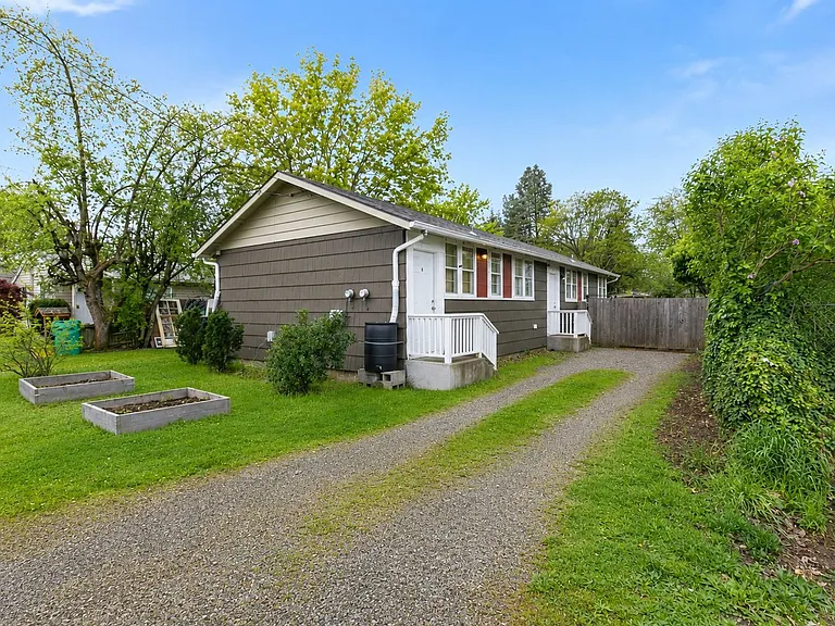 7959 SE 64th Ave #B — Photo 2