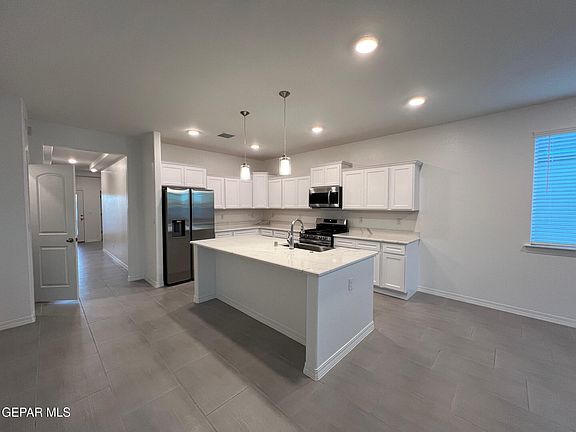 5th image of 12886 Carefree Ave