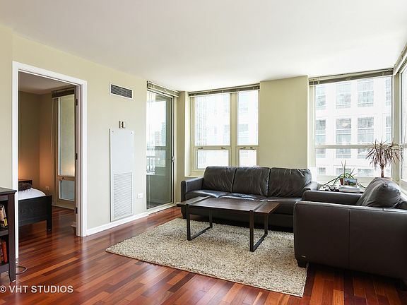 2nd image of 345 N La Salle Dr #1110
