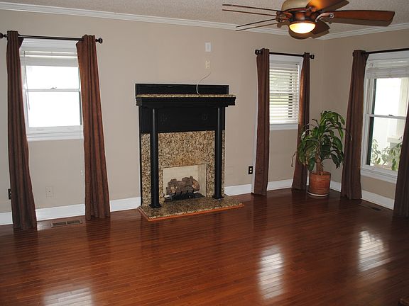 Main Living Area w/ Gas Fireplace
