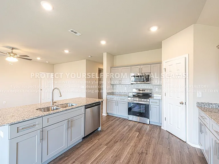 2932 W Obsidian St — Photo 5