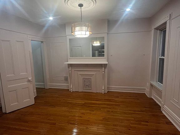 3rd image of 517 Bainbridge St #Top