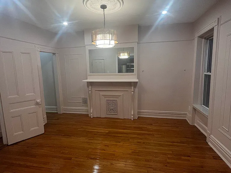 517 Bainbridge St #TOP — Photo 3
