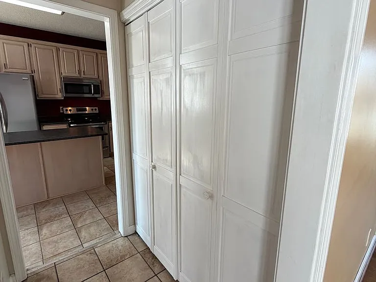 2076 Howlong Ave — Photo 13