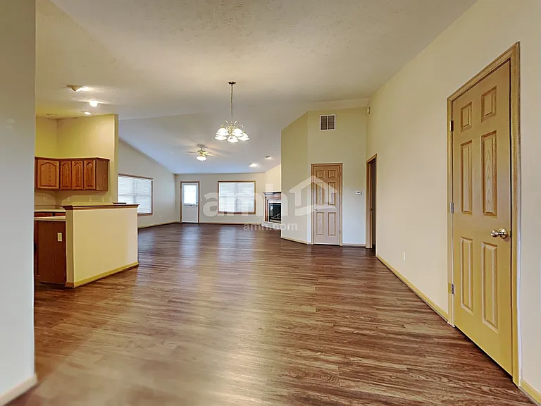 3370 Redbud Dr — Photo 5