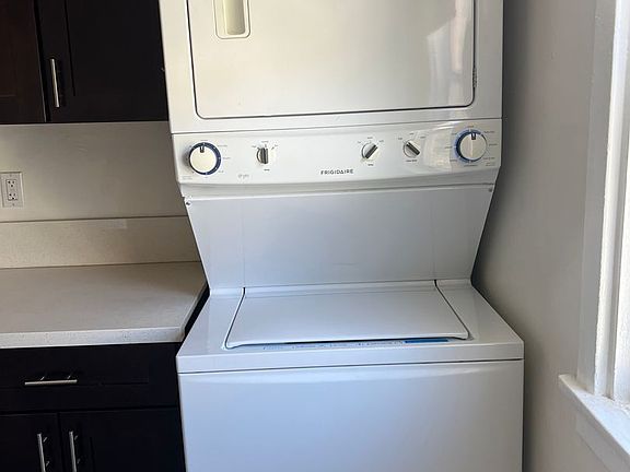 5th image of 123 S Grand Oaks Ave APT 4