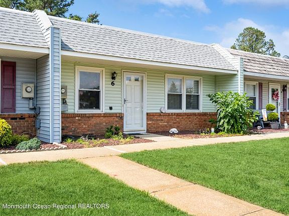 2nd image of 6 Regent Cir