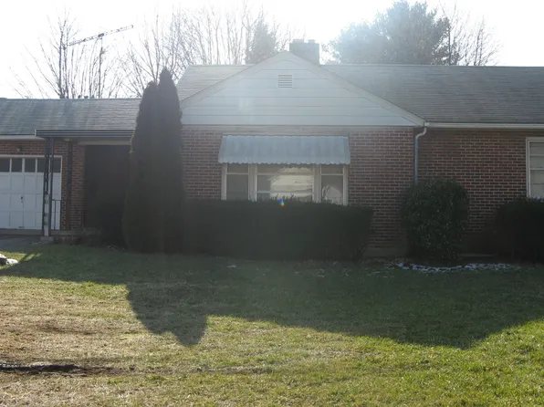 820 Buchanan Trl E, Greencastle, PA 17225