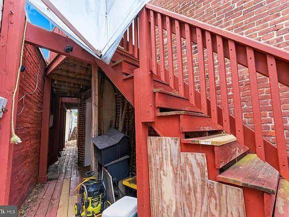 5th image of 1101 Scott St