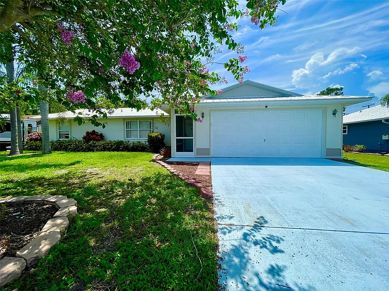 1150 SW Jumper St — Photo 1