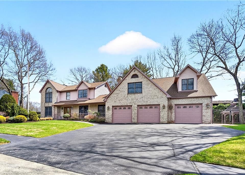 1st image of 9 Sugar Maple Dr