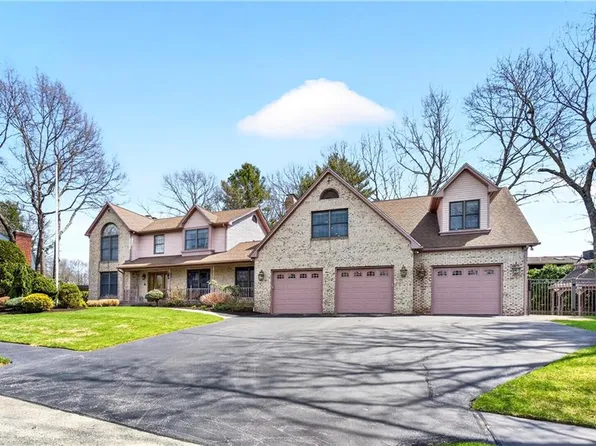 9 Sugar Maple Dr, Coventry, RI 02816