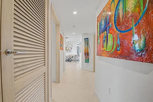 1000 Brickell Plz #2912 Photo 1