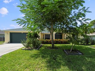 324 NE Gladiola Ave, Port Saint Lucie, FL 34983