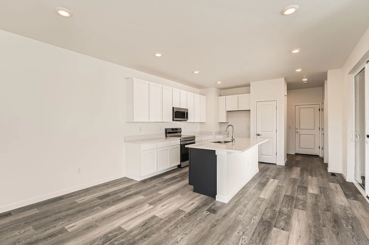 3 bed, 2.5 bath, 1969 sqft, $2,899 — Photo 4