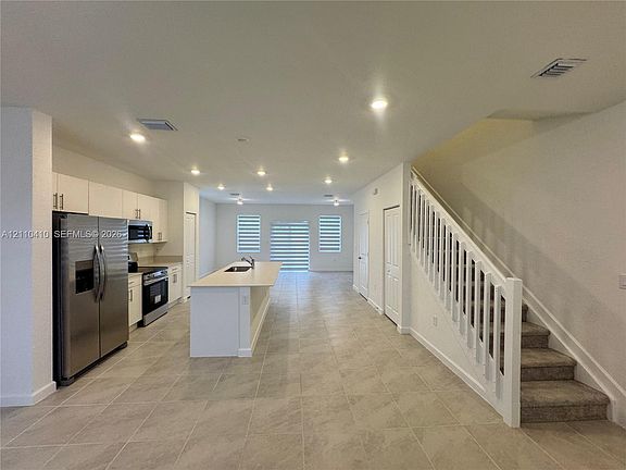 5th image of 124 SE 10th Ct #124