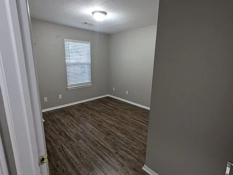 802 Ash Ct — Photo 11