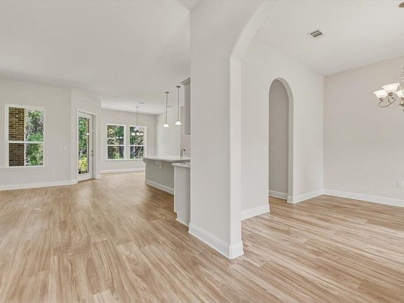 4th image of 2405 Cove Rd