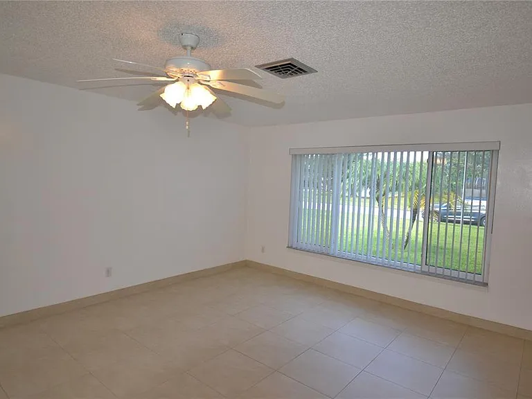 2357 White Oak Cir — Photo 30