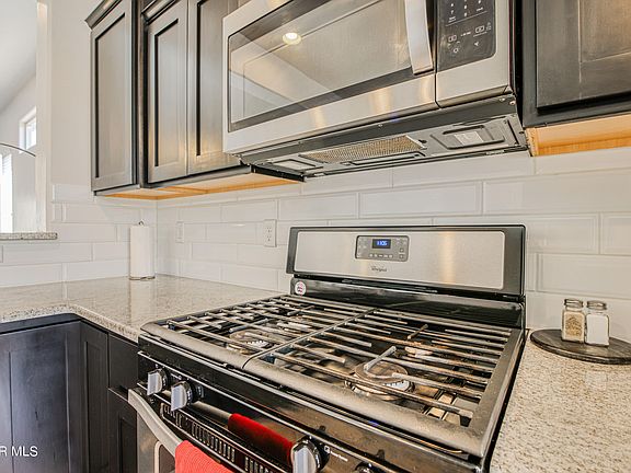 4th image of 834 Holly Park Ave