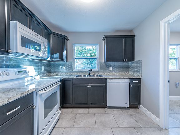 2nd image of 1103 N Palm Ave