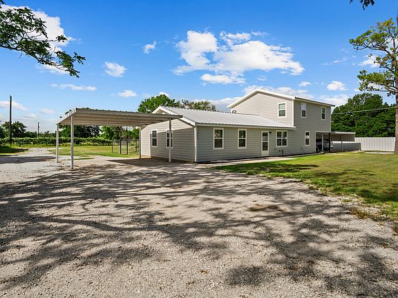 Covered Parking and Big Driveway!