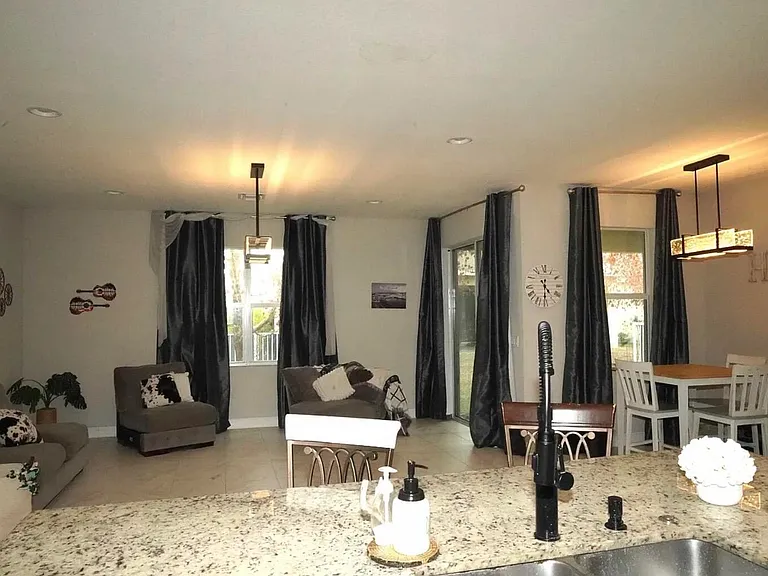 1271 NW Leonardo Cir — Photo 9