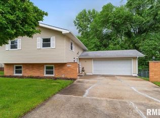 30 Pinto Dr, Springfield, IL 62702