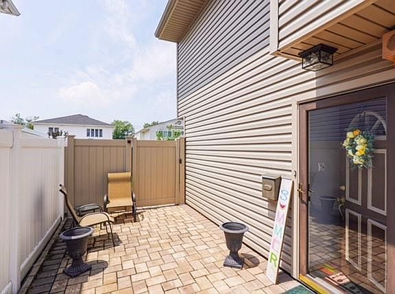 4th image of 56 Oliver Pl