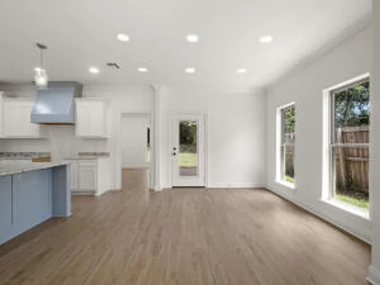 1281 Miller St — Photo 3