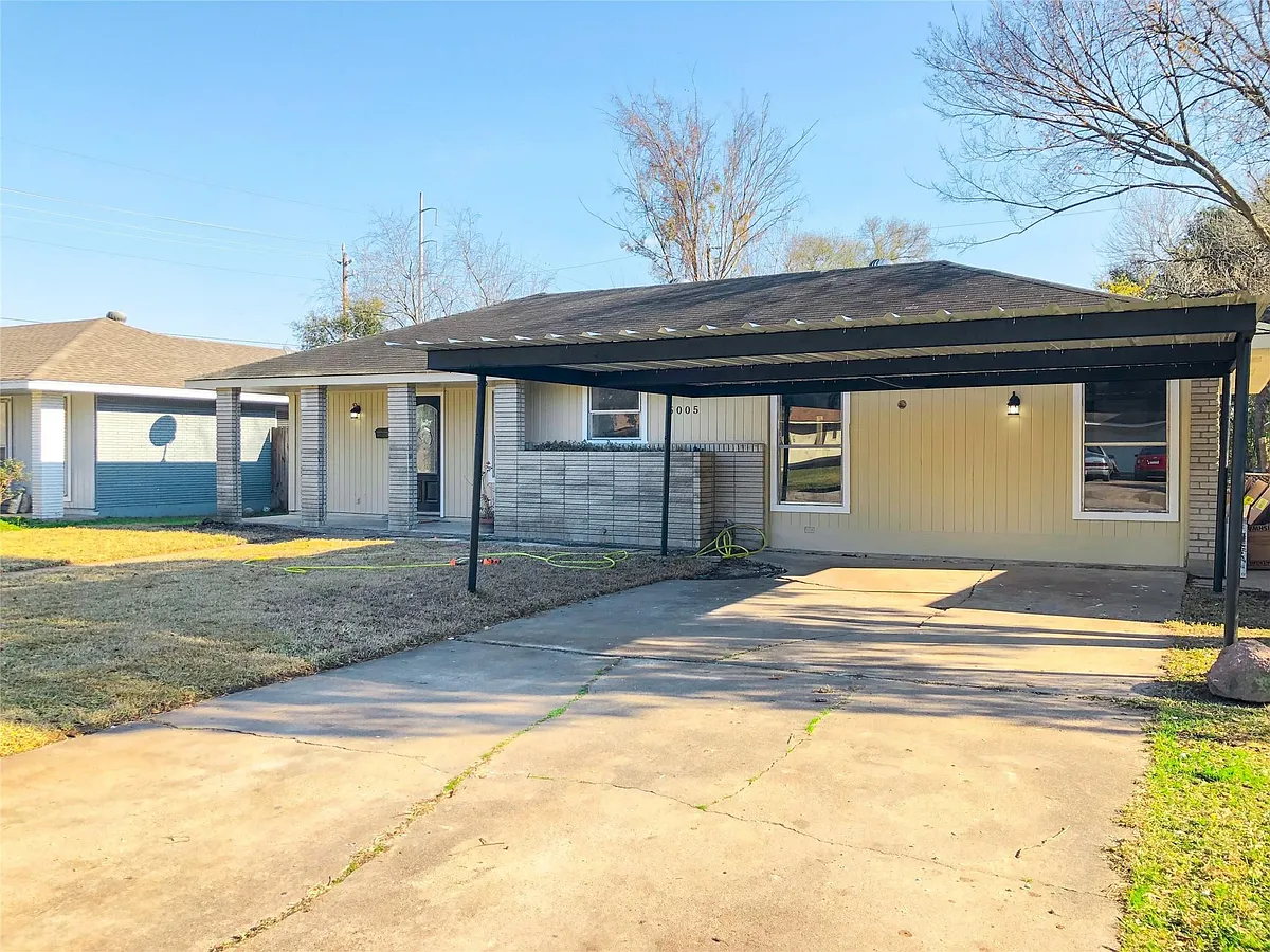 Building Photo - 5005 De Milo Dr