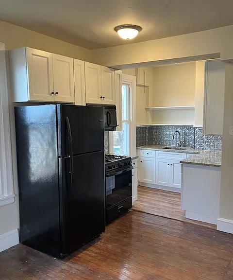 Newer Kitchen & Appliances