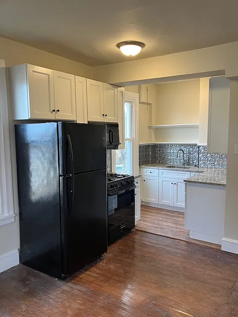 Newer Kitchen & Appliances