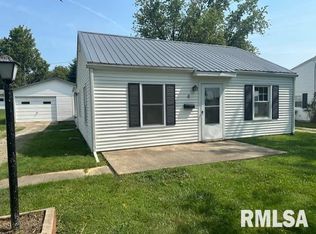 4 Baldwin Rd, Jacksonville, IL 62650