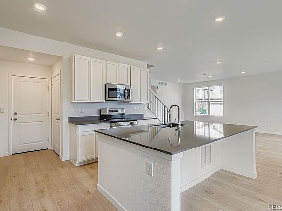 4th image of 28694 E 7th Avenue